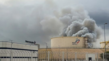 বাহরাইনের প্রধান তেল শোধনাগারে ড্রোন হামলা: ‘ফোর্স মজিউর’ ঘোষণা বাহরাইনের প্রধান তেল শোধনাগারে ড্রোন হামলা: ‘ফোর্স মজিউর’ ঘোষণা