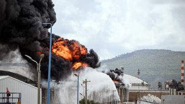 দুবাই উপকূলে কুয়েতের তেল ট্যাঙ্কারে ইরানের হামলা দুবাই উপকূলে কুয়েতের তেল ট্যাঙ্কারে ইরানের হামলা