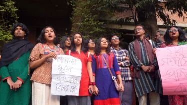 ছায়ানটে হামলার প্রতিবাদে শিক্ষার্থী ও সংস্কৃতিকর্মীদের কণ্ঠে জাতীয় সংগীত