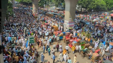 ৩ দফা দাবিতে প্রেসক্লাবের সামনে এমপিওভুক্ত শিক্ষকদের অবস্থান