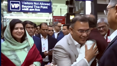 বিমানবন্দরে তারেক রহমানকে স্বাগত জানালেন বিএনপি নেতাকর্মীরা