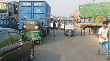 ঢাকা-মাওয়া ও যমুনা সেতুতে ঈদযাত্রার চাপ ঢাকা-মাওয়া ও যমুনা সেতুতে ঈদযাত্রার চাপ