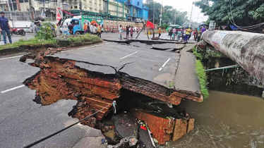 চট্টগ্রামে সেতু ধস ও জলাবদ্ধতায় অচল নগর