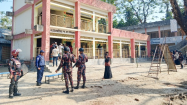 ভোলায় ভোটকেন্দ্রে ককটেল বিস্ফোরণ ও ব্যালট ছিনতাই চেষ্টা, আটক ১ ভোলায় ভোটকেন্দ্রে ককটেল বিস্ফোরণ ও ব্যালট ছিনতাই চেষ্টা, আটক ১