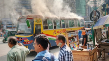 মিরপুরে শতাব্দী পরিবহনের বাসে দুর্বৃত্তদের আগুন