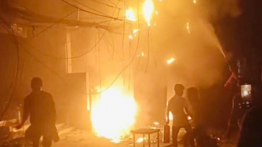 গাজীপুরে ট্রান্সফরমার বিস্ফোরণে ভবনে আগুন, দগ্ধ ৫ গাজীপুরে ট্রান্সফরমার বিস্ফোরণে ভবনে আগুন, দগ্ধ ৫