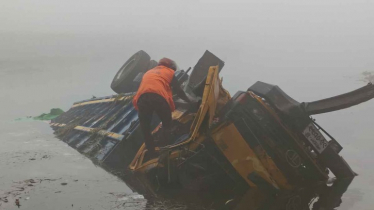 শৈলকুপায় নিয়ন্ত্রণ হারিয়ে ট্রাক নদীতে, চালক ও হেলপার নিহত