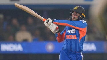 বুমরাহ-সুন্দরের পর মাঠের বাইরে অভিষেক বুমরাহ-সুন্দরের পর মাঠের বাইরে অভিষেক