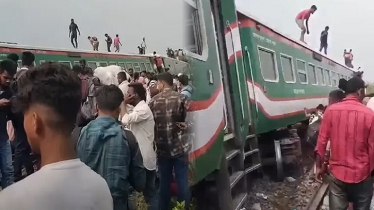 ট্রেন দুর্ঘটনায় ঢাকার সঙ্গে উত্তরবঙ্গের রেল যোগাযোগ বন্ধ