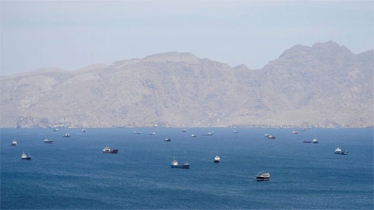 পারস্য উপসাগরে ২ হাজার জাহাজে ২০ হাজার নাবিক আটকা