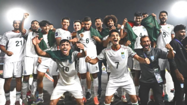 শেষমেশ পুরস্কারের ২ কোটি টাকা হাতে পেল হামজা-জামালরা