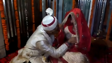 কনে বদলের রহস্যে বাসররাতে লঙ্কাকাণ্ড কনে বদলের রহস্যে বাসররাতে লঙ্কাকাণ্ড