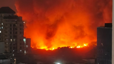 কড়াইল বস্তিতে ভয়াবহ আগুন, নিয়ন্ত্রণে ১১ ইউনিট কড়াইল বস্তিতে ভয়াবহ আগুন, নিয়ন্ত্রণে ১১ ইউনিট