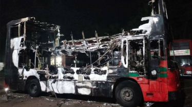 নোয়াখালীতে দুর্বৃত্তদের আগুনে ২ বিআরটিসি বাস পুড়ে ছাই