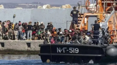 গ্রিসের উপকূল থেকে ১৩১ অভিবাসী উদ্ধার