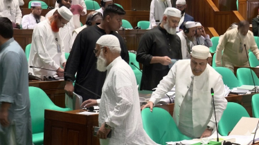 বিল পাসকে ঘিরে সংসদে উত্তেজনা, বিরোধী দলের ওয়াকআউট