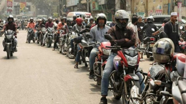 দাম বাড়লেও মিলছে না কাঙ্ক্ষিত তেল, পাম্পে দীর্ঘ সারি ও ভোগান্তি