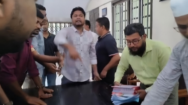 মনোনয়ন ফরম বিতরণে বাধা, রাকসু কার্যালয়ে ভাঙচুর