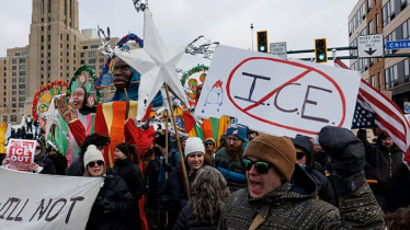 যুক্তরাষ্ট্রে সরকারি কর্মকর্তার গুলিতে নারী নিহত, দেশজুড়ে বিক্ষোভ