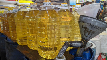 রাজধানীতে ভোজ্যতেলের বোতল উধাও, চড়া দামে খোলা সয়াবিন