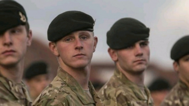 রুশ হুমকি মোকাবিলায় তরুণদের ‘পেইড গ্যাপ ইয়ারে’ টানছে ব্রিটেন