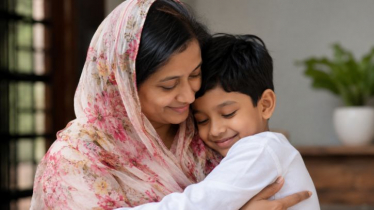 বিশ্ব মা দিবস: অকৃত্রিম মমতা ও আত্মত্যাগের জয়গান