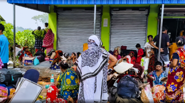 পশ্চিমবঙ্গে হোল্ডিং সেন্টার আতঙ্কে সীমান্তে বাংলাদেশিদের ভিড় পশ্চিমবঙ্গে হোল্ডিং সেন্টার আতঙ্কে সীমান্তে বাংলাদেশিদের ভিড়