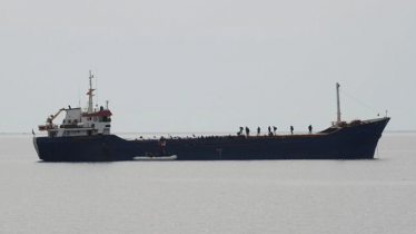 মার্কিন বাধা উপেক্ষা করে বন্দরে পৌঁছাল ইরানি জাহাজ