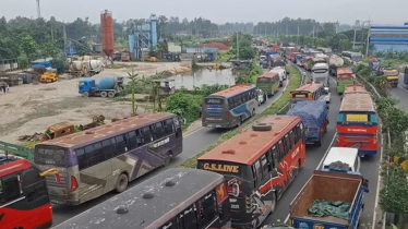 ঢাকা-টাঙ্গাইল-যমুনা সেতু মহাসড়কে ১৫ কি.মি. যানজট, ভোগান্তি