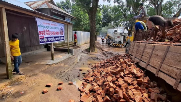 সখীপুর-কচুয়া সড়কের মিলপাড়ে লাবীব গ্রুপের উদ্যোগে সংস্কার কাজ শুরু