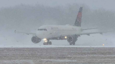 যুক্তরাষ্ট্রজুড়ে শীতকালীন ঝড়ে বিপর্যয়, বাতিল ১৩ হাজার ফ্লাইট
