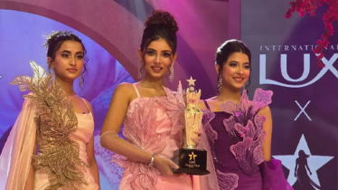 লাক্স সুপারস্টার মুকুট জিতলেন বিদুষী বর্ণিতা লাক্স সুপারস্টার মুকুট জিতলেন বিদুষী বর্ণিতা