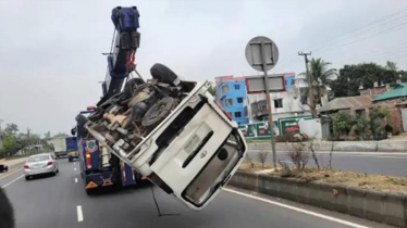 বগুড়ায় মাইক্রোবাসের সিলিন্ডার বিস্ফোরণে চালকসহ নিহত ৩