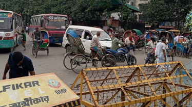 খামারবাড়ি ও আড়ং মোড়ে ডাইভারশন, মানিক মিয়ায় যান চলাচল বন্ধ