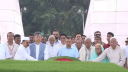 শহীদ জিয়াউর রহমান ও খালেদা জিয়ার সমাধিতে প্রধানমন্ত্রীর শ্রদ্ধা