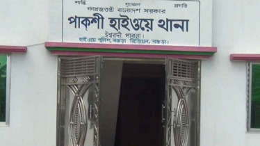 পাবনায় কাভার্ডভ‍্যানের ধাক্কায় নারী-শিশুসহ নিহত ৩