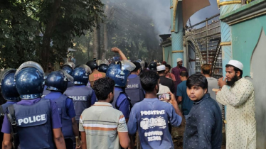 নুরা পাগলা দরবারের ঘটনায় পুলিশের হামলা, সাড়ে তিন হাজার আসামি