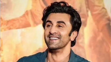 ‘ধুম ৪’-এ নেই রণবীর কাপুর, নিজেই ভাঙলেন দীর্ঘদিনের গুঞ্জন ‘ধুম ৪’-এ নেই রণবীর কাপুর, নিজেই ভাঙলেন দীর্ঘদিনের গুঞ্জন