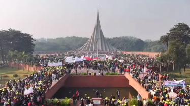 মহান বিজয় দিবসে স্মৃতিসৌধে শ্রদ্ধা জানাতে সাধারণ মানুষের ঢল