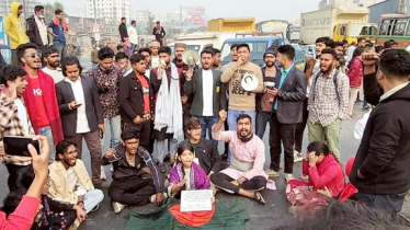 হাদি হত্যার বিচারের দাবিতে ঢাকা-চট্টগ্রাম মহাসড়ক অবরোধ