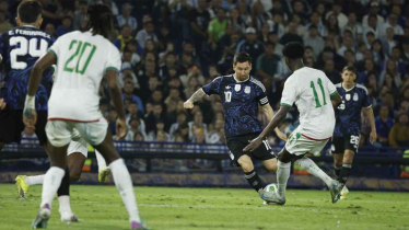 শেষ দিকে চাপে পড়েও জয় ধরে রাখল আর্জেন্টিনা শেষ দিকে চাপে পড়েও জয় ধরে রাখল আর্জেন্টিনা