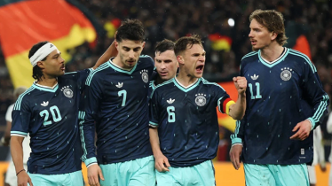 ঘানাকে ২-১ গোলে হারাল জার্মানি ঘানাকে ২-১ গোলে হারাল জার্মানি