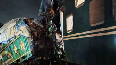 গাজীপুরে ট্রেনের ধাক্কায় ডাম্প ট্রাক দুমড়ে-মুচড়ে নিহত ২ গাজীপুরে ট্রেনের ধাক্কায় ডাম্প ট্রাক দুমড়ে-মুচড়ে নিহত ২