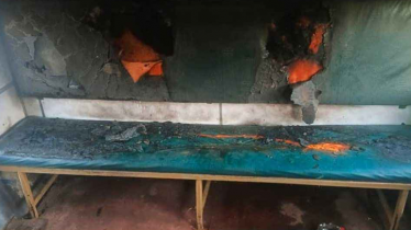 ময়মনসিংহে লোকাল ট্রেনে দুর্বৃত্তদের আগুন ময়মনসিংহে লোকাল ট্রেনে দুর্বৃত্তদের আগুন