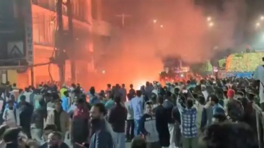 প্রথম আলোর কার্যালয়ে হামলা-ভাঙচুর, ডেইলি স্টারে অগ্নিসংযোগ