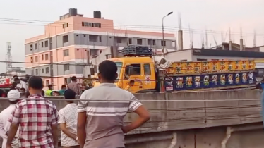 গাজীপুরে বাস-ট্রাক সংঘর্ষ, নিহত ৩ 