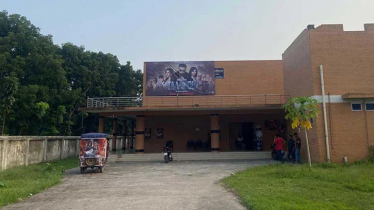 টাঙ্গাইলে বাধার মুখে বন্ধ হলো ‘তাণ্ডব’ প্রদর্শনী