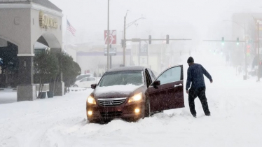 যুক্তরাষ্ট্রে তুষারঝড়ে অন্তত ৩০ জনের মৃত্যু যুক্তরাষ্ট্রে তুষারঝড়ে অন্তত ৩০ জনের মৃত্যু