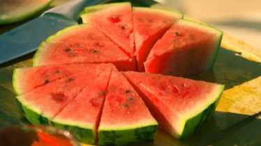 ইফতারে তরমুজ রাখার স্বাস্থ্য উপকারিতা ইফতারে তরমুজ রাখার স্বাস্থ্য উপকারিতা