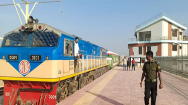 পূজার ছুটিতে ২ রুটে চলবে ৪ জোড়া স্পেশাল ট্রেন